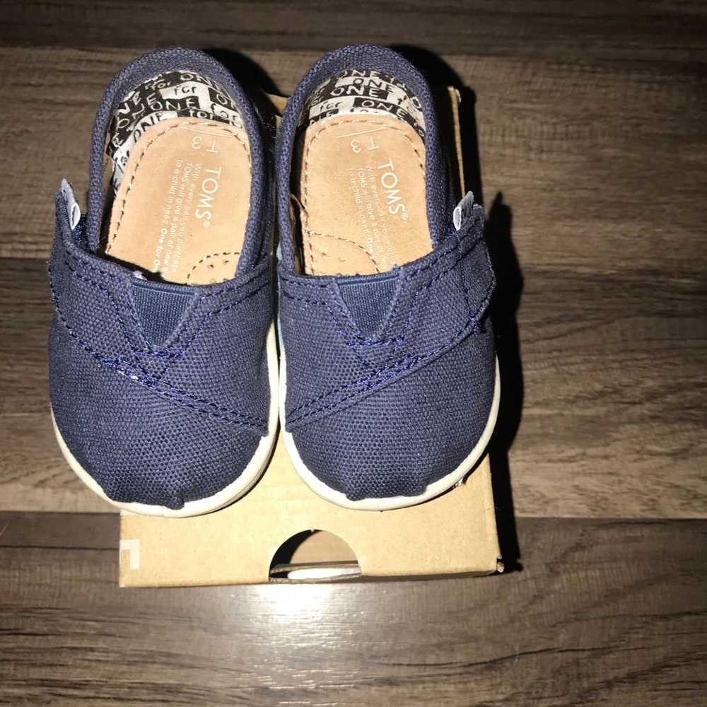 Infant Toms Size 3